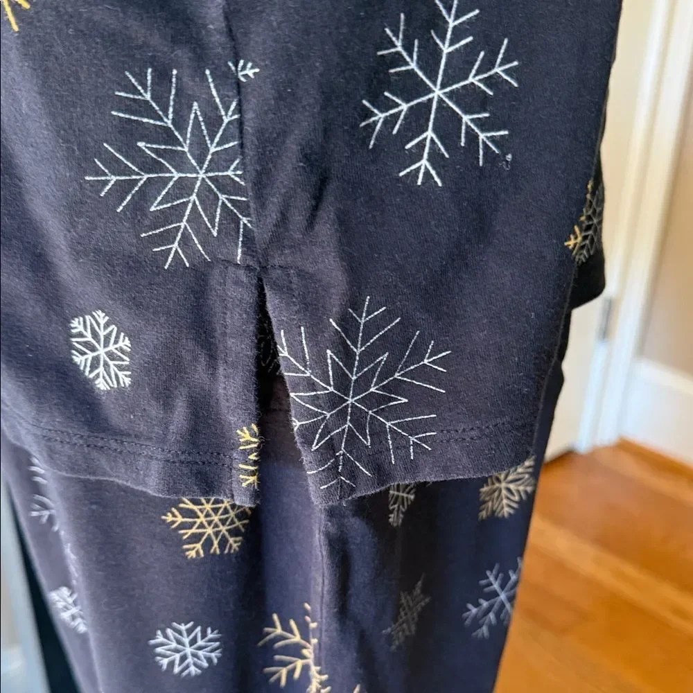 Soma Women’s 2 piece Pajamas Black, Gold and White Snowflake, Top XL / Pants L